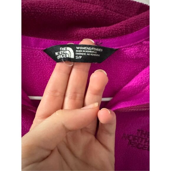 North Face size Small Magenta 1/4 zip fleece jacket - Picture 4 of 5